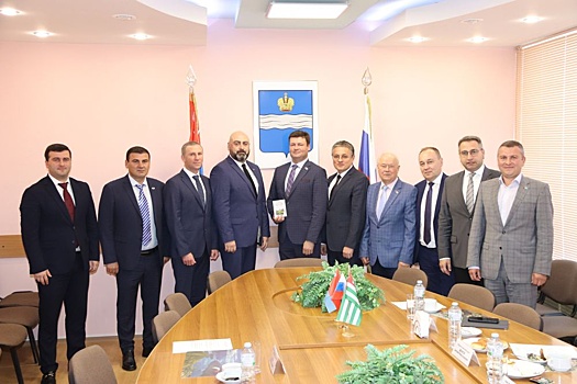 Калугу посетила делегация из Абхазии