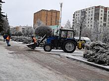 В Курске дороги ото льда чистили ночью 