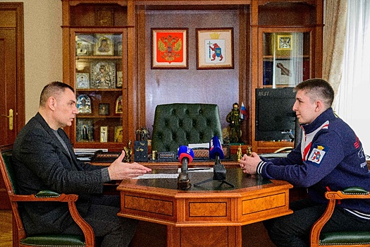 Глава Марий Эл Юрий Зайцев встретился с автогонщиком Николаем Калининым