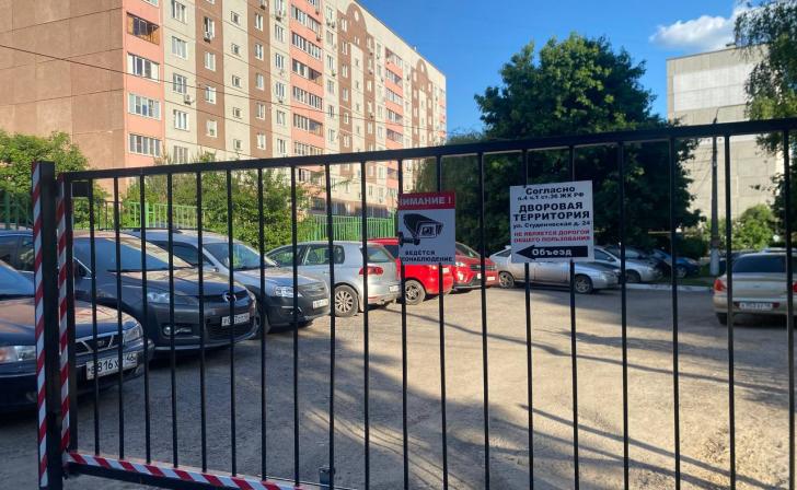 Ворота возле курского дома на Студенческой, 24 попробуют открыть через суд