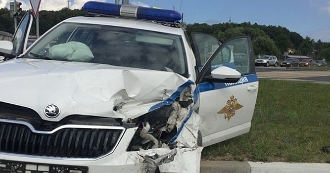 В УМВД рассказали подробности аварии с полицейской Škoda под Холмогоровкой