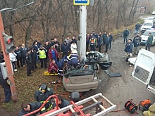 Стала грудой металла: в Стерлитамаке иномарка врезалась в электроопору