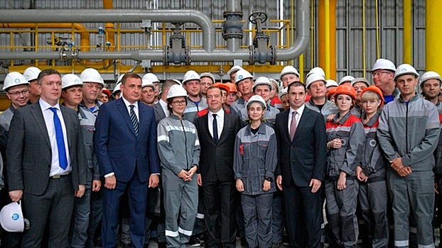 Медведев посетил металлургическое производство в Туле