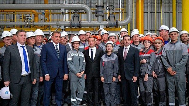 Медведев посетил металлургическое производство в Туле
