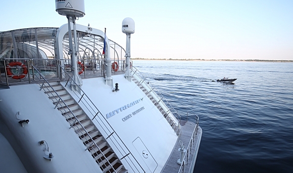 К набережной Волгограда пришвартовалась 96-метровая яхта премиум-класса