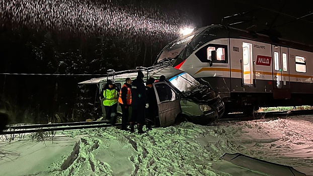 Прокуратура организовала проверку по факту столкновения автомобиля и поезда на переезде в Подмосковье