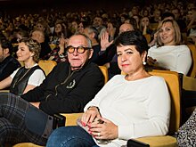 Эммануил Виторган вывел супругу в театр на премьеру спектакля «Хищники»