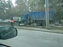 В Челябинске от плотины до центра образовалась пробка из-за дорожных работ