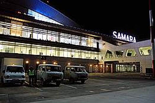 Около 150 пассажиров рейса Самара-Сочи задержались в аэропорту из-за позднего прибытия самолета