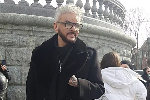 Филипп Киркоров в подавленном состоянии приехал в храм на отпевание отца