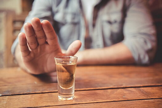 Ученые: Любители алкоголя чаще попадают в реанимацию с COVID-19