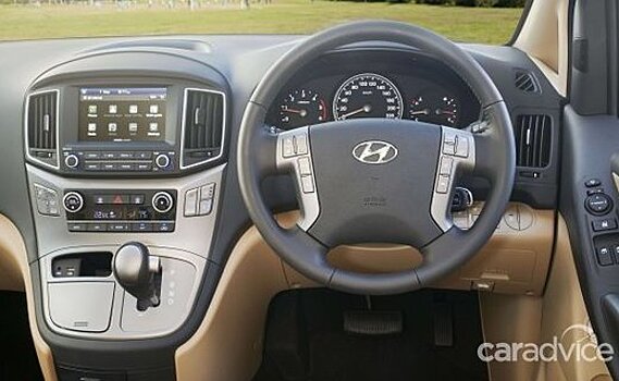 Hyundai назвал цены обновленных iMax и iLoad