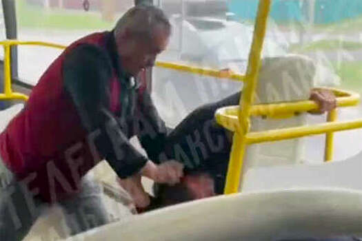 В Казани на видео попало, как кондуктор жестоко избил пассажира