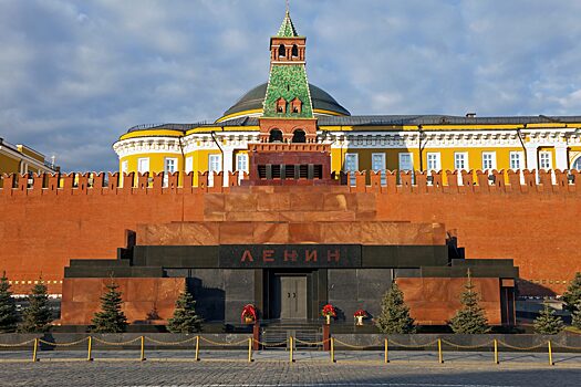 Почему до сих пор из мавзолея не убрали Ленина