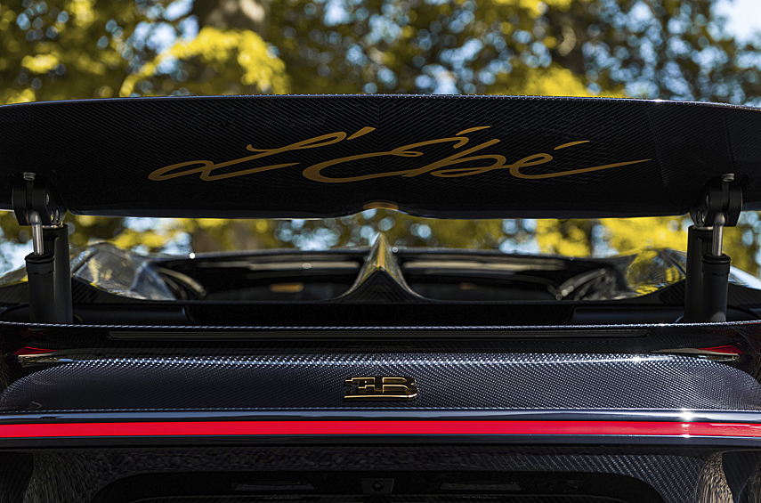 И хотя логотип Chiron L’Ébé мало чем отличается от эмблемы обычного Chiron из стерлингового серебра с никелевым напылением, в Bugatti предпочитают называть его новым