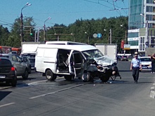 «Летел на красный»: у «Фантастики» столкнулись внедорожник и «Газель»