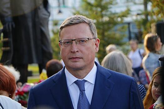 Доход омского губернатора за прошлый год немного сократился