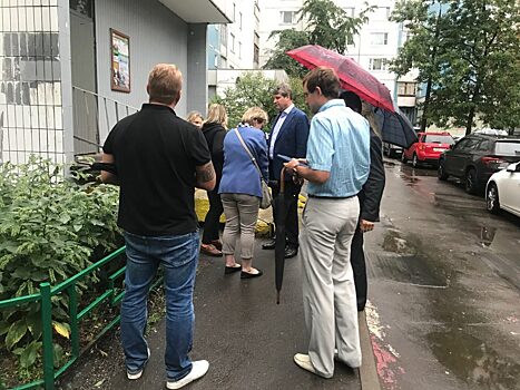Владимир Кузьменко ответил на вопросы жителей домов на Костромской
