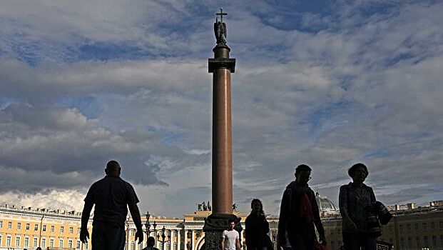 Власти Петербурга изучают возможности возобновления туристического сезона