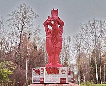 Памятник комсомольцам покрасили ярко-розовым цветом в Арзамасе