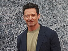 55-летний Хью Джекман продемонстрировал стальной пресс и мощные бицепсы