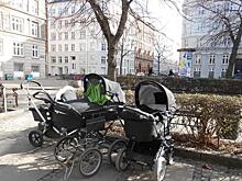 Почему в Дании оставляют детей на улице