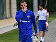 Агент вратаря "Байера" Лунева: футболист не планирует возвращаться в Россию