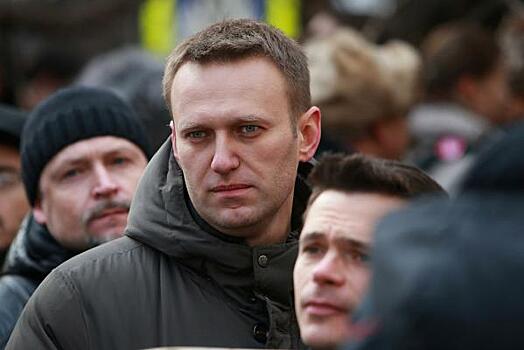 Навального* обвинили в люксовых поездках