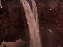 Кадр дня: водопад из “Твин Пикс”, который питает целый отель