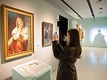 Москвичи раскупили новинки и хиты, привезенные к открытию "Подписных изданий"