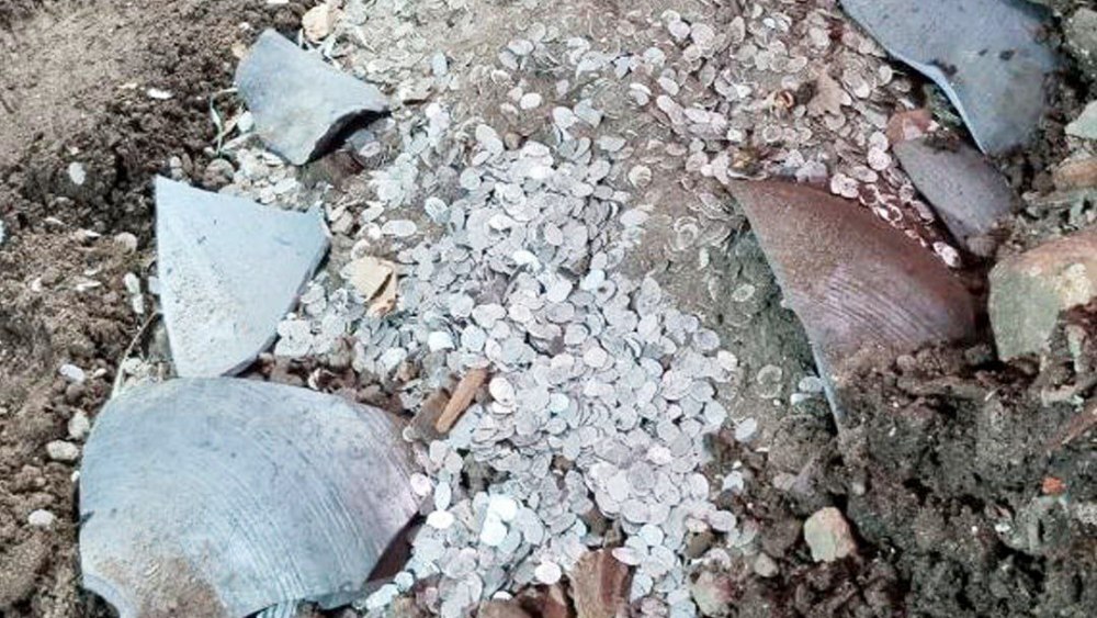 При реставрации купеческого дома в Москве обнаружено 20 000 серебряных монет