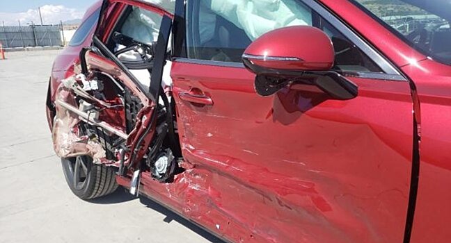 Новый Genesis GV70 разбили через 300 км после покупки