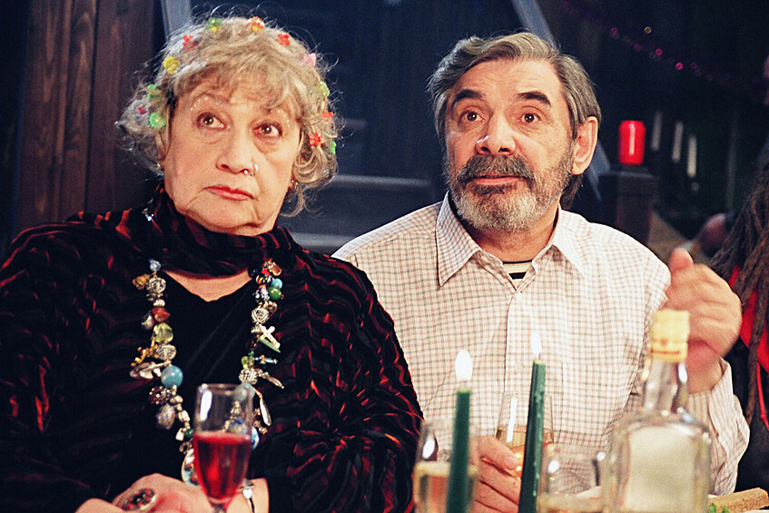 Актеры Александр Панкратов-Черный и Софико Чиаурели во время съемок фильма «Продается дача», 2005 год