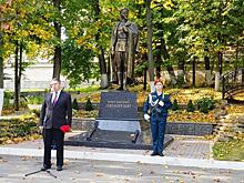 В Кирове состоялось возложение цветов к памятнику Феликсу Дзержинскому