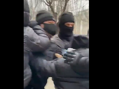 В Волгограде протестующих хватают люди в гражданском и в масках, как в Беларуси