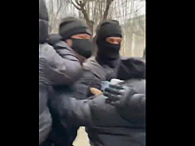 В Волгограде протестующих хватают люди в гражданском и в масках, как в Беларуси