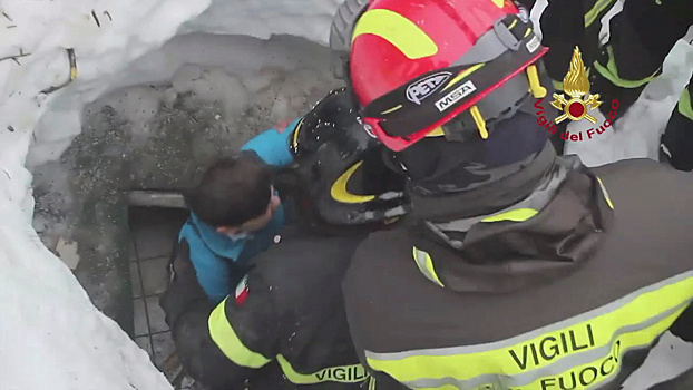 Погребенные заживо: в Италии под снегом найдены шестеро выживших