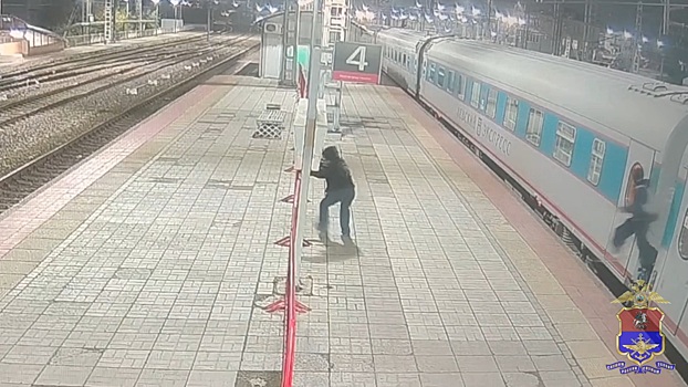 Транспортные полицейские города Бологое установили личность зацепера, ехавшего в Санкт-Петербург