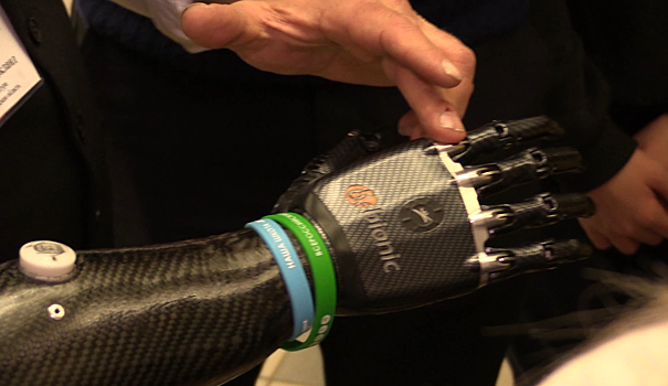 «Терминатор» продемонстрировал бионическую руку на фестивале робототехники в Шатуре