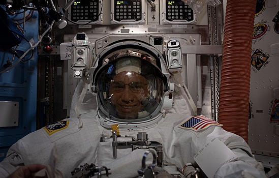 Кресло астронавта NASA перенесли из «Союза МС-22» в Crew Dragon
