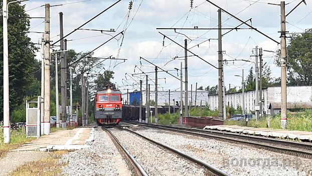 Молодой вологжанин перелезал через вагон на железнодорожных путях и получил удар током