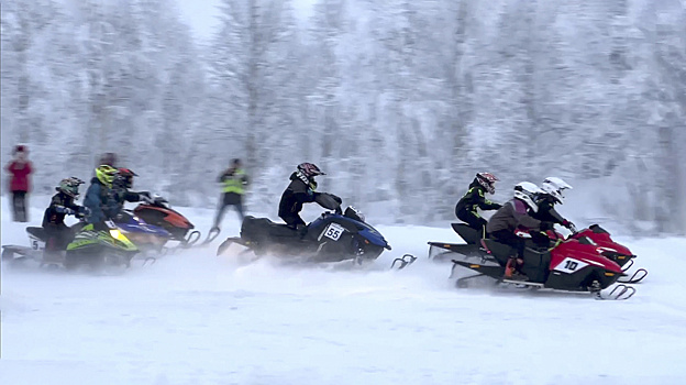 В Новом Уренгое стартовали всероссийские соревнования на снегоходах