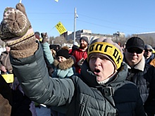 Не сожгли, но отшлёпали: в Челябинске на митинге «Стоп ГОКа» выбили ложь из политика