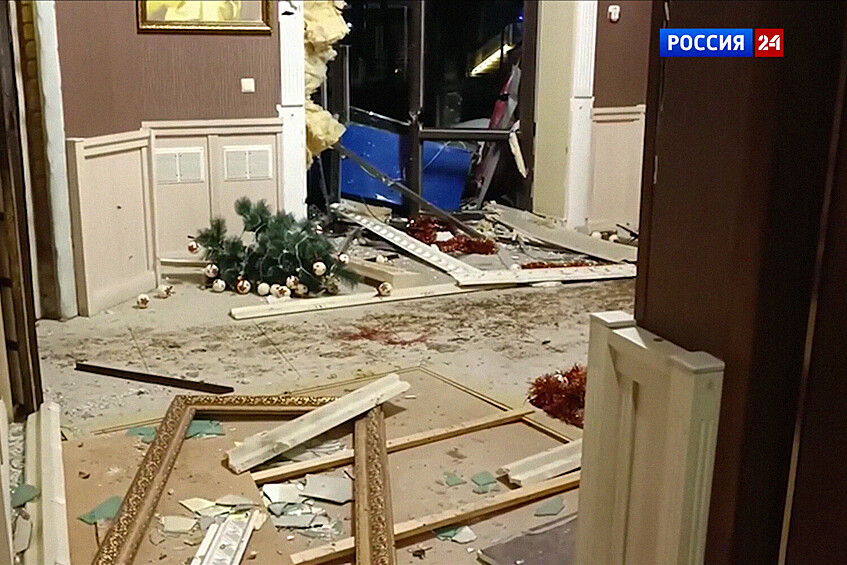 Последствия обстрела ресторана «Шеш-Беш» в Донецке, 22 декабря 2022 года