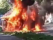 В Екатеринбурге на Уктусе сгорел Land Cruiser