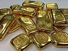 Россиянам назвали причину снижения цены за слиток золота