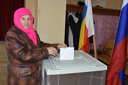 В Ремонтненском районе на выборах Президента РФ проголосовала 92-летняя избирательница