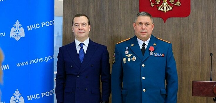 Премьер Дмитрий Медведев наградил замначальника МЧС по Удмуртии