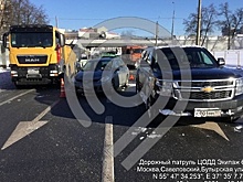 Два автомобиля столкнулись на Бутырской улице в Москве