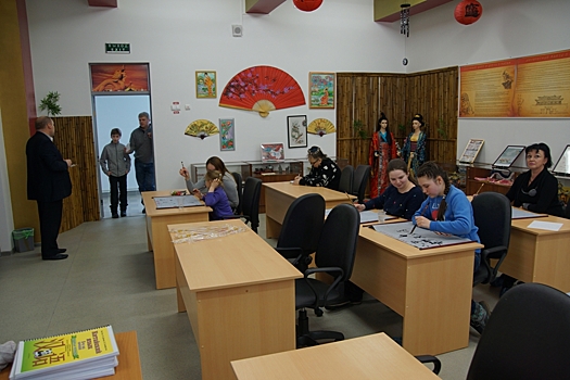 Гости из Института Конфуция при МГУ побывали в школе № 2072